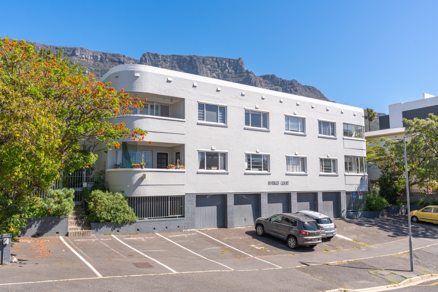 2 Bedroom Property for Sale in Vredehoek Western Cape